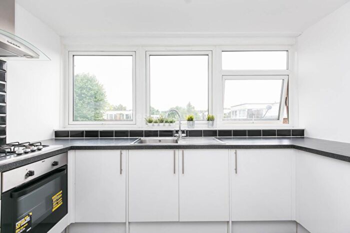 1 Bedroom Apartment To Rent In Blenheim Court, Marlborough Road, N19