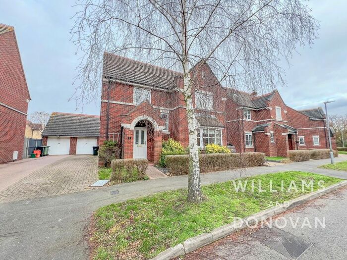 4 Bedroom Detached House For Sale In Murray Way, Wickford, SS12