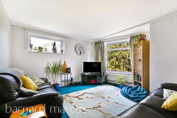 2 Bedroom Flat For Sale In Pampisford Road, South Croydon, CR2