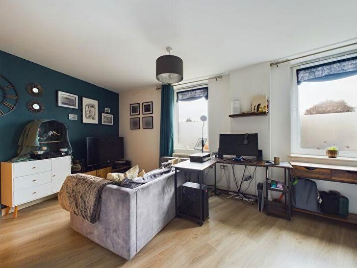 1 Bedroom Flat For Sale In Eastern Avenue, Gloucester, GL4