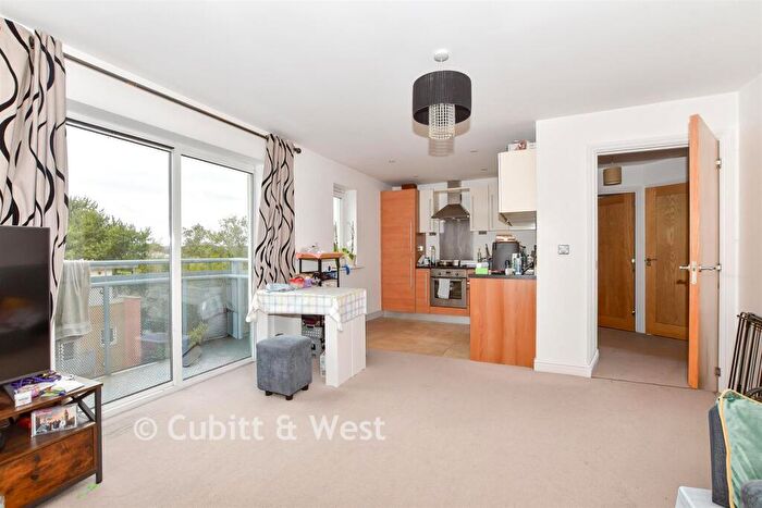 1 Bedroom Apartment For Sale In Trafalgar Gardens, Three Bridges, Crawley, West Sussex, RH10
