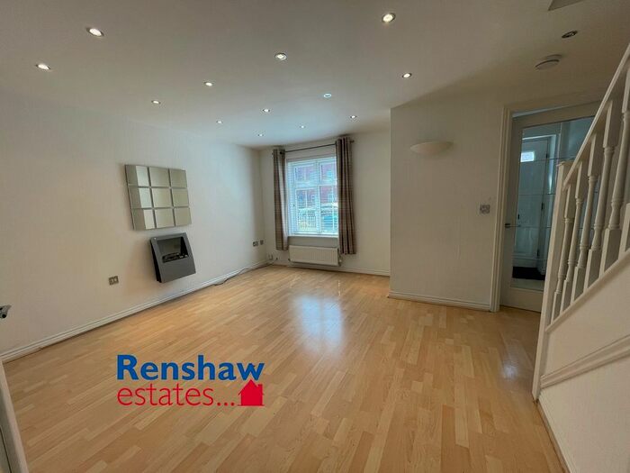 3 Bedroom Town House To Rent In Disraeli Crescent, Ilkeston, Derbyshire, DE7