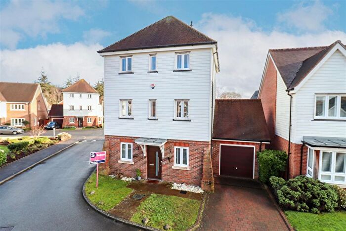 3 Bedroom Detached House For Sale In Kingfishers, Fleet, GU51