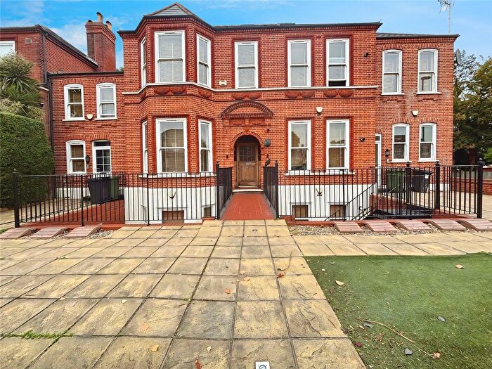 2 Bedroom Flat To Rent In Brownhill Road, London, SE6
