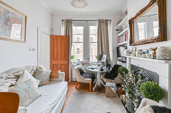 1 Bedroom Flat For Sale In Tremadoc Road, Clapham High Street, London, SW4