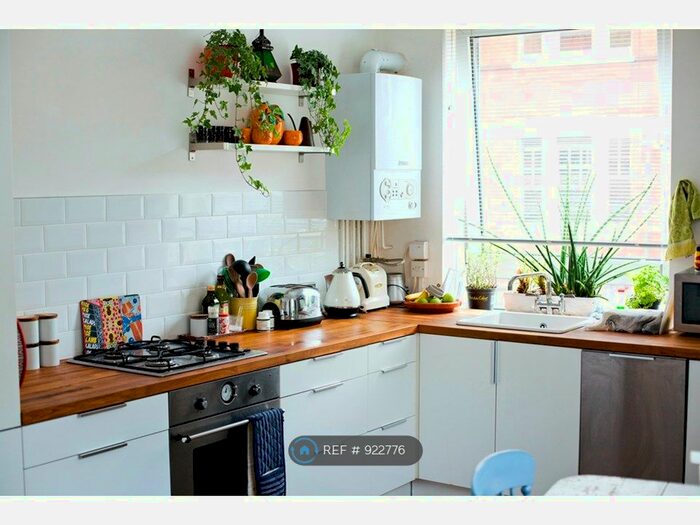 2 Bedroom Flat To Rent In Whites Grounds Estate, London, SE1