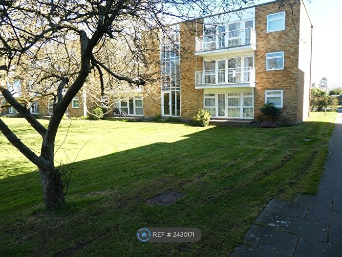 2 Bedroom Flat To Rent In Bishops Court, Cambridge, CB2