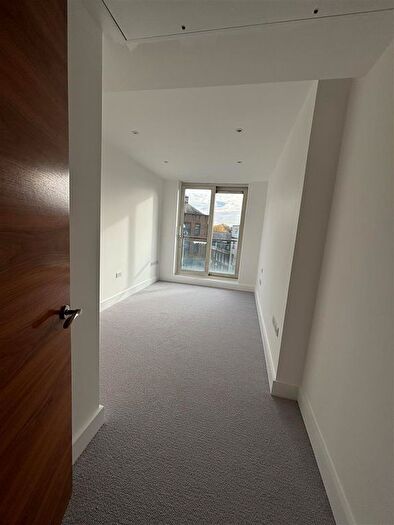 3 Bedroom Flat To Rent In Praed Street, London, W2