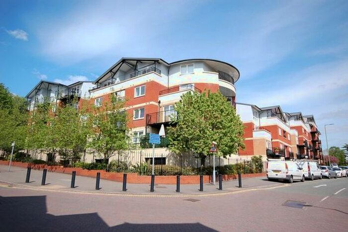 2 Bedroom Flat To Rent In Northway, Rickmansworth, WD3