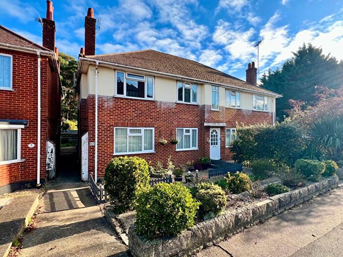 2 Bedroom Flat For Sale In Charminster Road, Bournemouth, BH8