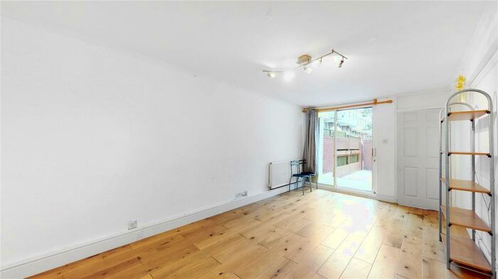 2 Bedroom Terraced House To Rent In Red House Square, Islington, London, N1