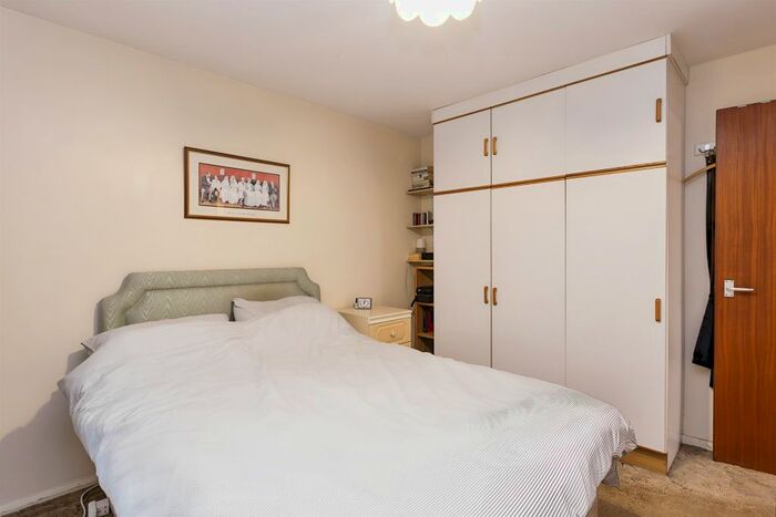 2 Bedroom Flat For Sale In Pembroke Way, Birmingham, B28