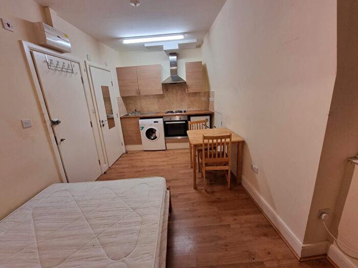 Studio To Rent In Finchley Road, London, NW11