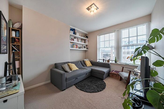1 Bedroom Flat For Sale In Balham High Road, Balham, London, SW12