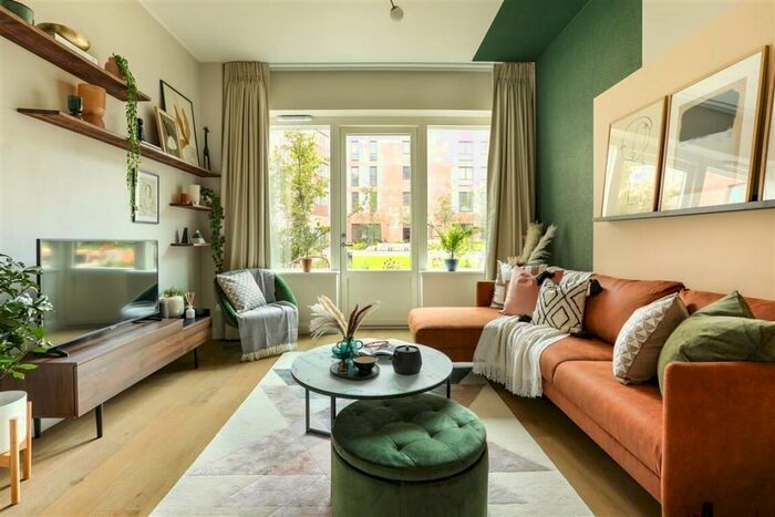 3 Bedroom Flat To Rent In Zinc Street Sugar House Island, E15