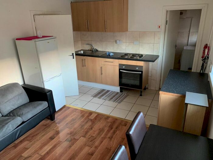 2 Bedroom Flat To Rent In Grays Road, Oxford, OX3