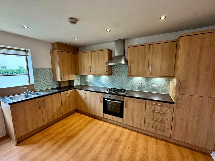 2 Bedroom Flat To Rent In Greenlands Road, Basingstoke, Hampshire, RG24