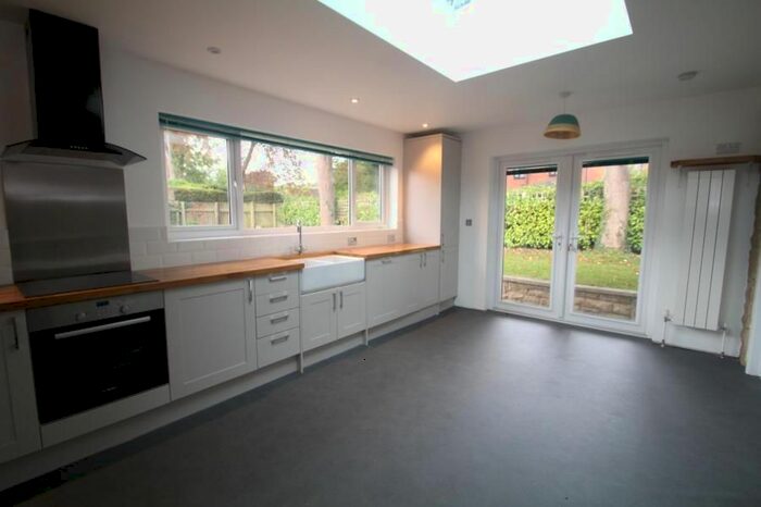 4 Bedroom Bungalow To Rent In Lazenby Drive, Wetherby, LS22