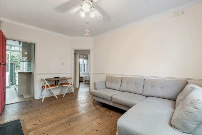 2 Bedroom Flat To Rent In Reform Street, Battersea, London, SW11