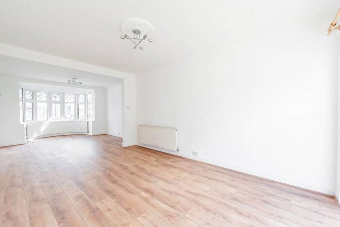 4 Bedroom Semi-Detached House For Sale In Kingshill Avenue, Kenton, Harrow, HA3