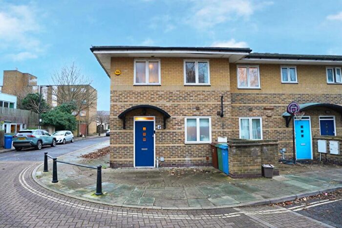 2 Bedroom End Of Terrace House For Sale In Albert Way, Peckham, London, SE15