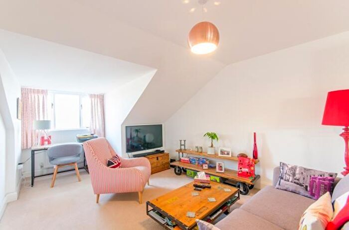 2 Bedroom Flat For Sale In Shernhall Street, London, E17