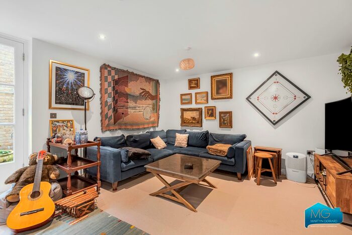 2 Bedroom Maisonette To Rent In Woodside Avenue, London, N10