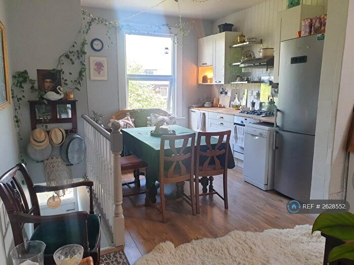 3 Bedroom Flat To Rent In Albert Road, London, N22