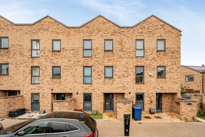 4 Bedroom Semi-Detached House To Rent In Fenton Road, Harrow, HA2