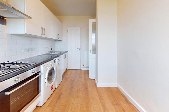 2 Bedroom Flat For Sale In Cazenove Road, Stoke Newington, N16