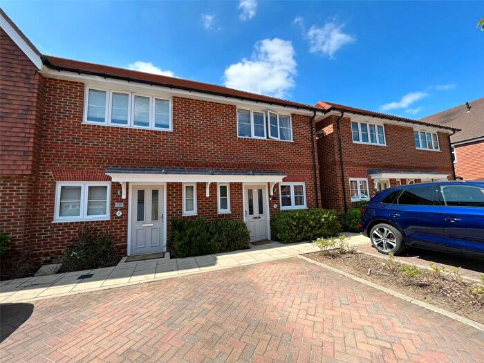 2 Bedroom End Of Terrace House For Sale In Vyne Walk, Ash, GU12