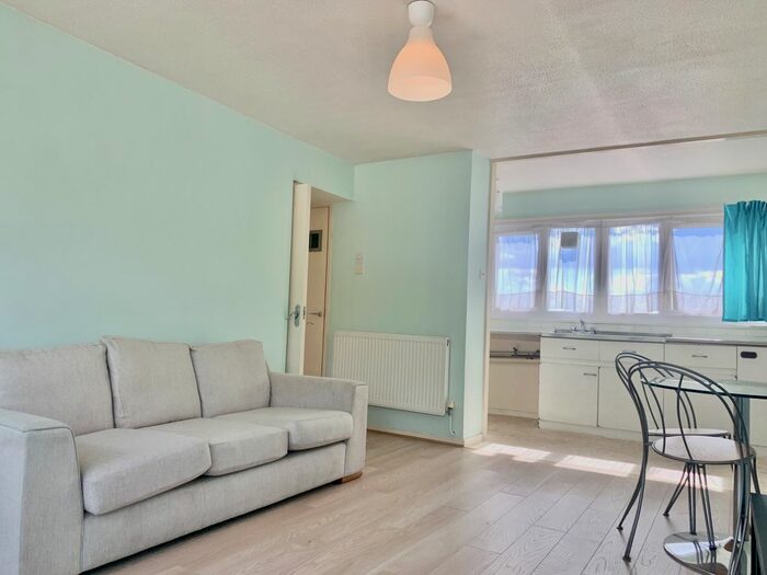 1 Bedroom Flat To Rent In Cheshire Close, Mitcham, CR4