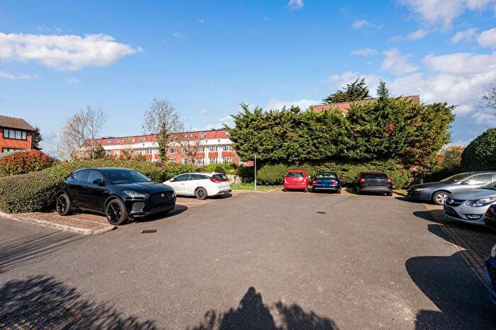 1 Bedroom Flat For Sale In Brook Court, Wordsworth Drive, North Cheam, SM3