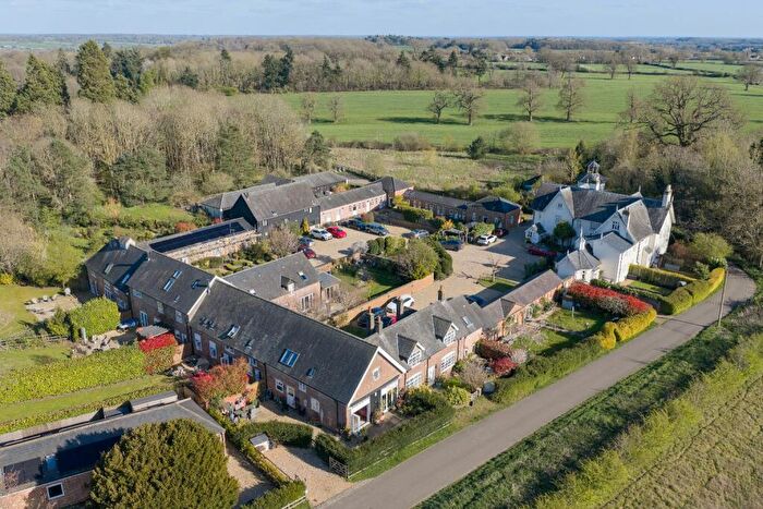 4 Bedroom Semi Detached House For Sale In Home Farm Court, Putteridge Park, Hertfordshire, LU2