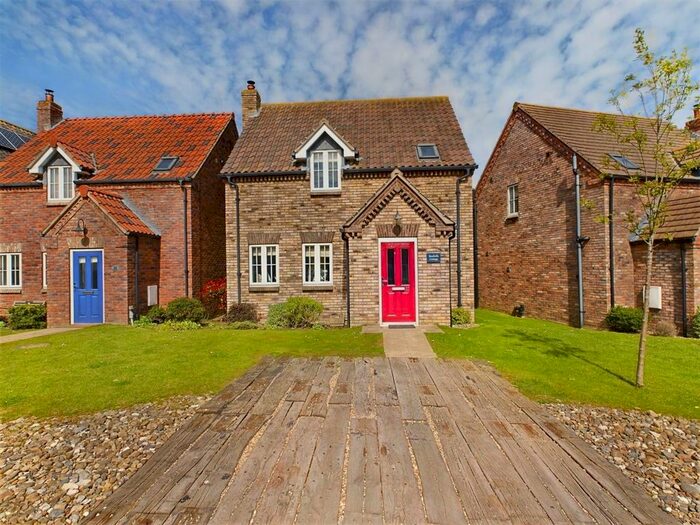 2 Bedroom Detached House For Sale In Seaford Avenue, Moor Road, Filey, YO14