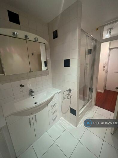 Studio To Rent In Rothesay Court, London, SE11