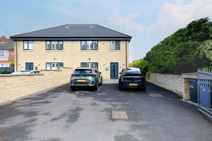 4 Bedroom Semi-detached House For Sale In High Road, Warmsworth, Doncaster, DN4