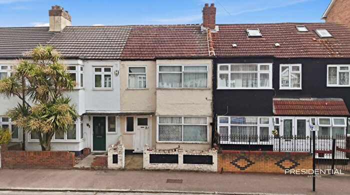3 Bedroom Terraced House For Sale In Lawrence Avenue, Manor Park, E12