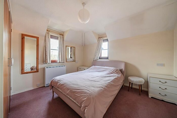 2 Bedroom Flat For Sale In Chesham, Buckingahamshire, HP5
