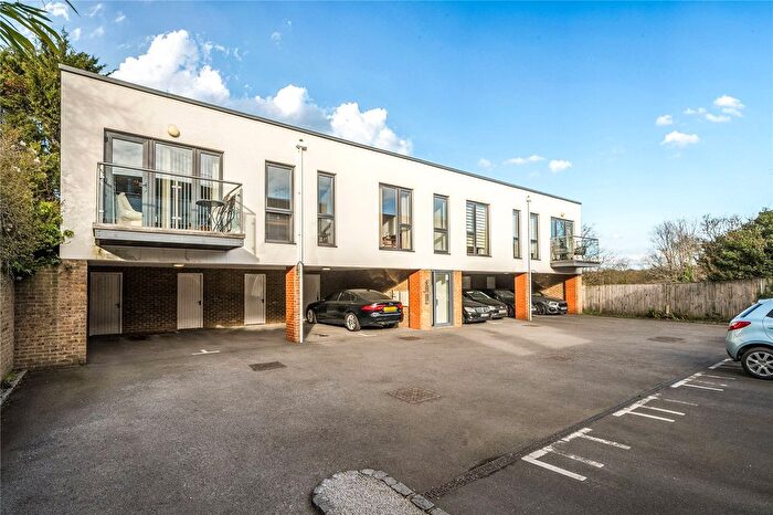 2 Bedroom Flat For Sale In Albemarle Road, Beckenham, Kent, BR3