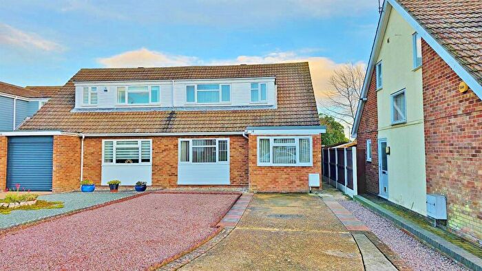 4 Bedroom Chalet For Sale In Stablefield Road, Walton On The Naze, CO14