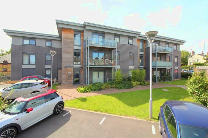 2 Bedroom Apartment To Rent In Newsome Place, St. Albans, Hertfordshire, AL1