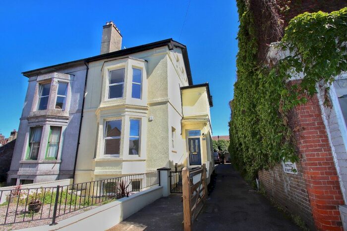 2 Bedroom Flat To Rent In London Road, Deal CT14