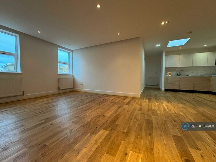 2 Bedroom Flat To Rent In Portland Road, London, SE25