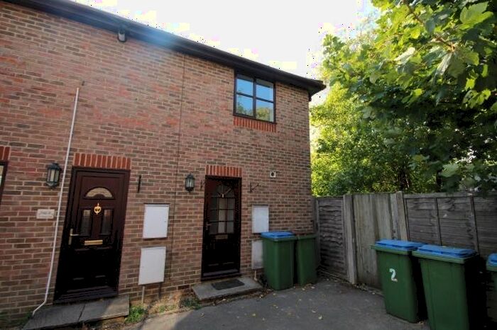 2 Bedroom Property To Rent In Station Road, Horsham, RH13