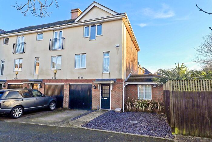 4 Bedroom Town House To Rent In Flowers Avenue, Ruislip, HA4