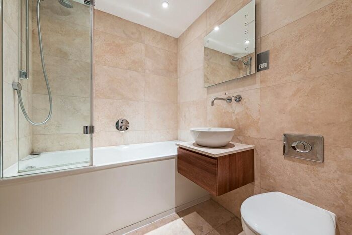 3 Bedroom Flat To Rent In Princess Park Manor, Royal Drive, N11