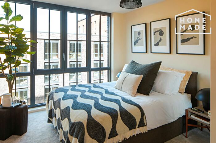 3 Bedroom Flat To Rent In The Goodsyard, B18