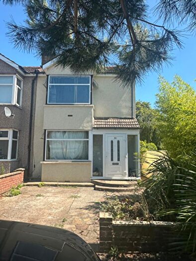 4 Bedroom End Of Terrace House To Rent In Aveley Road, Romford, RM1