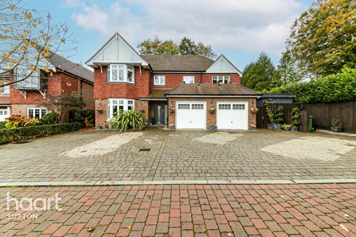 5 Bedroom Detached House For Sale In Kenmore Close, Epsom, KT17